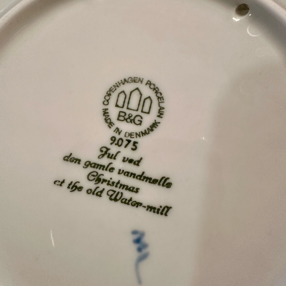 Vintage Cobalt. 1975 Bing and Grondahl The Old Watermill Christmas Eve Plate - Picture 3 of 4